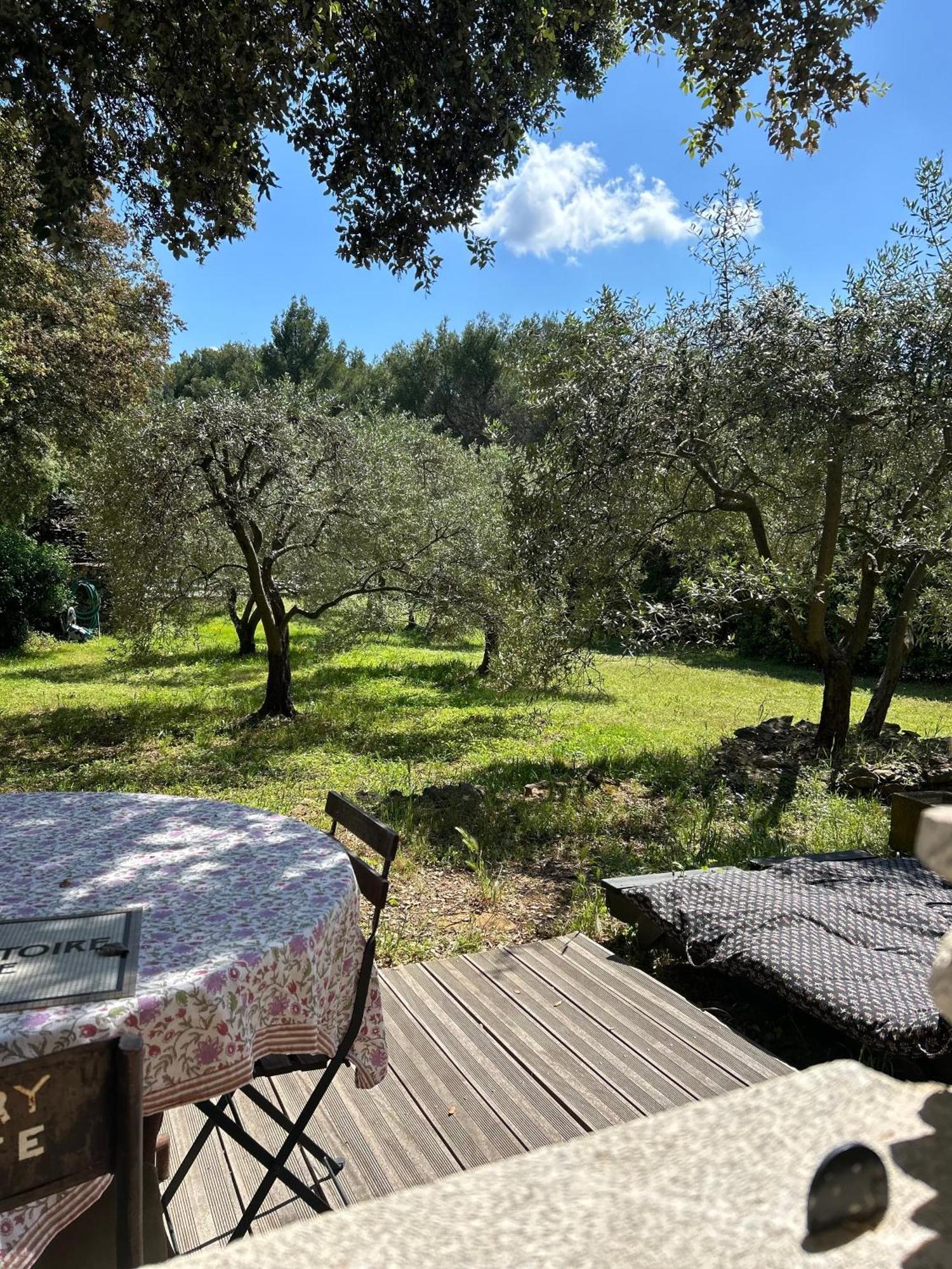 Les Cabanons Sainte Victoire Hotel Room photo