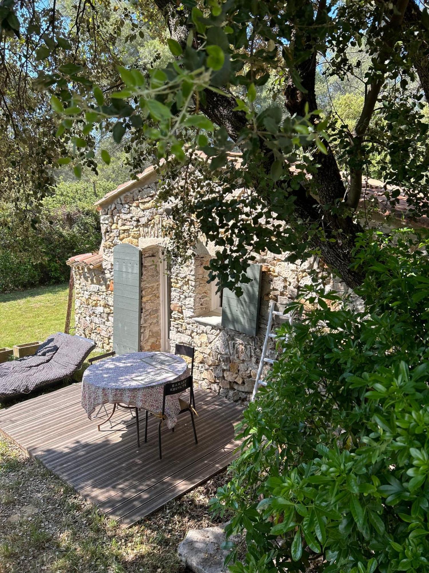 Les Cabanons Sainte Victoire Hotel Room photo